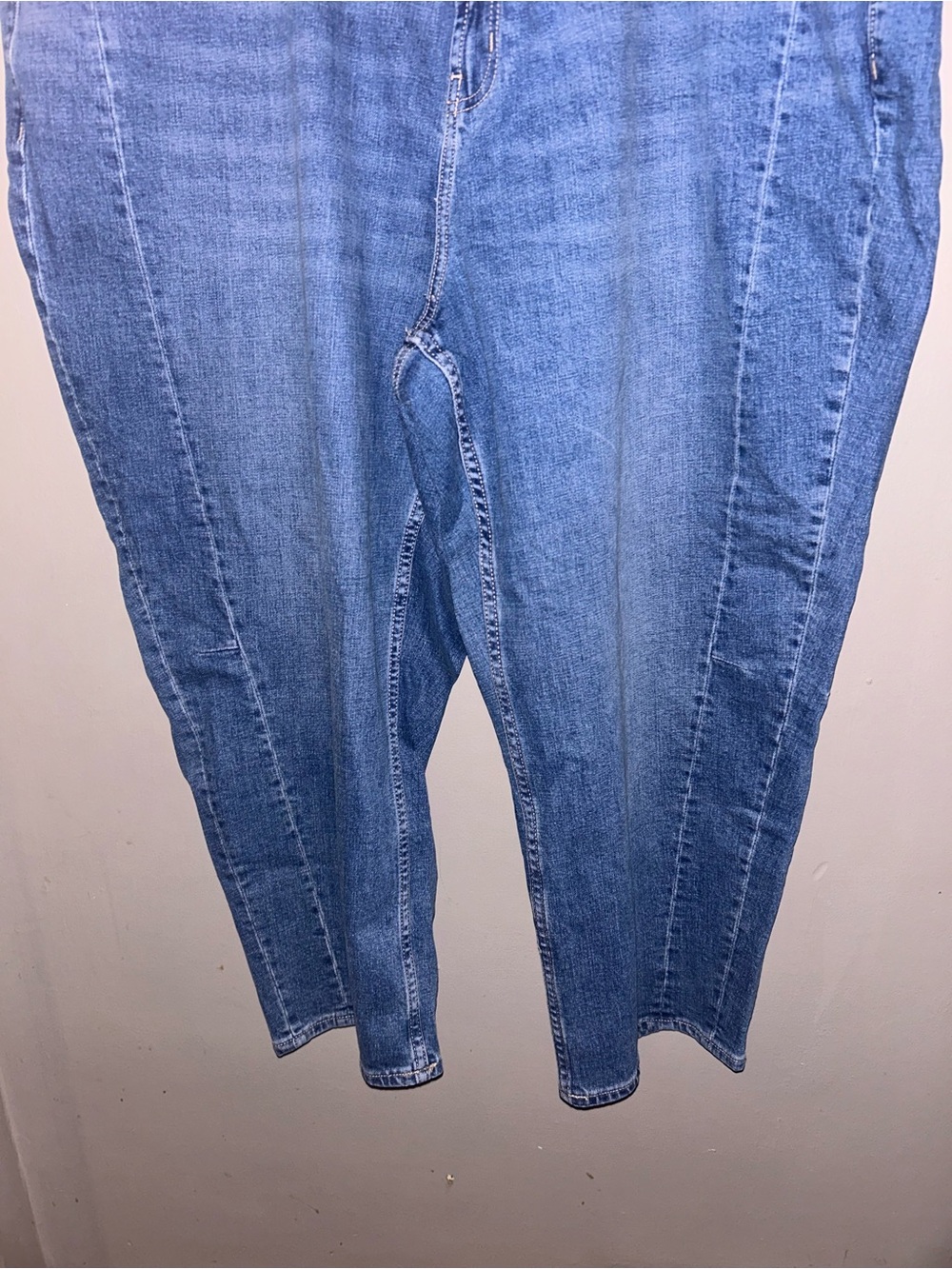 Old Navy Jeans - medium blue high rise barrel leg - Picture 5 of 11